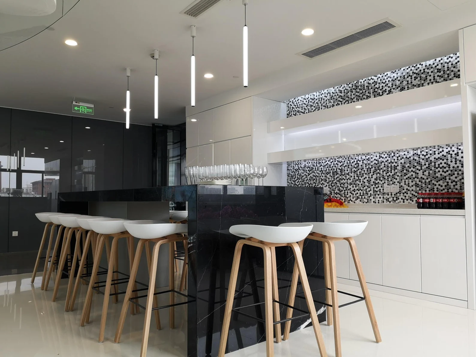 Vertical Modern Minimalistic LED Bar Light 360